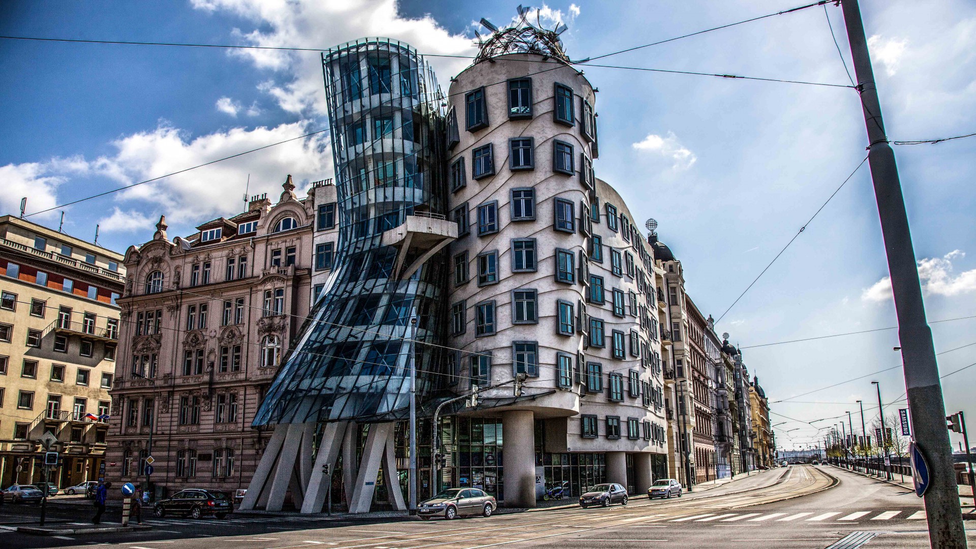 Frank Gehry's « Fred & Ginger » House – Prague — Belka photography Frank Gehry's « Fred & Ginger » House – Prague — Belka photography